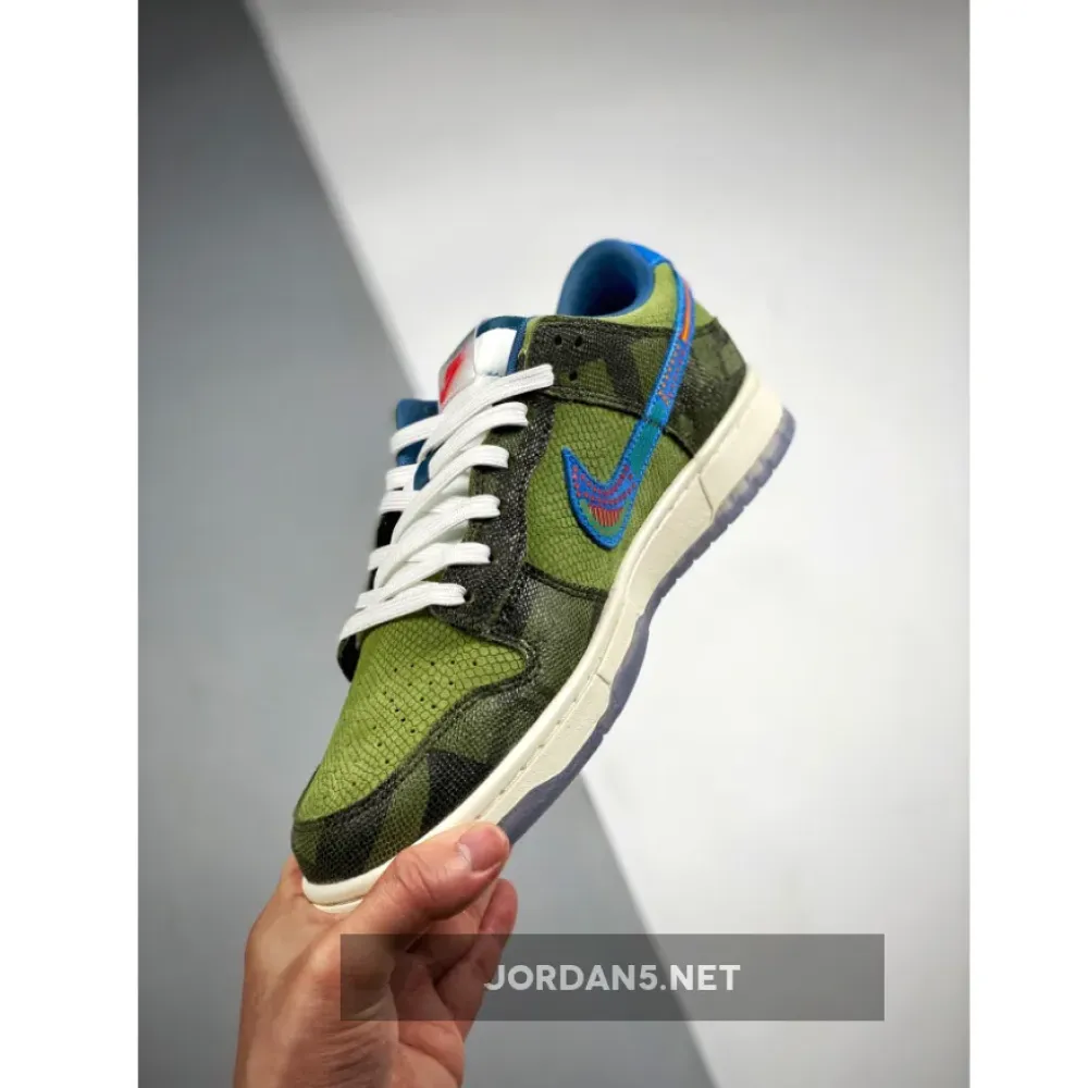 Nike Dunk Low “Siempre Familia”  DO2160-335