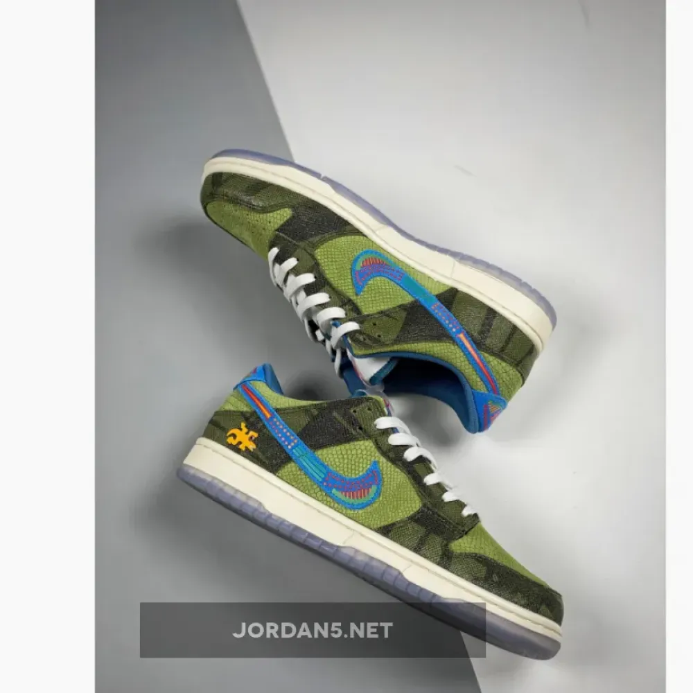 Nike Dunk Low “Siempre Familia”  DO2160-335