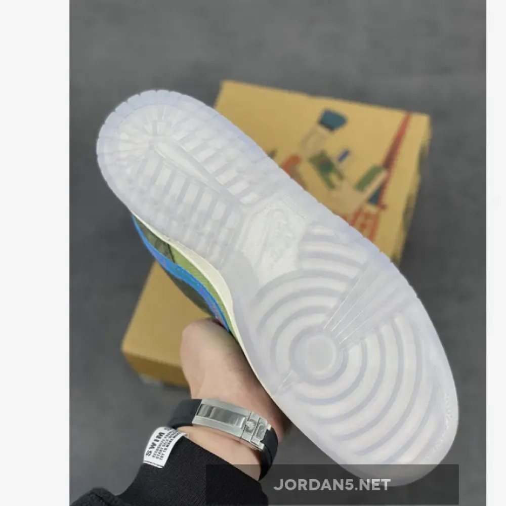 Nike Dunk Low “Siempre Familia”  DO2160-335