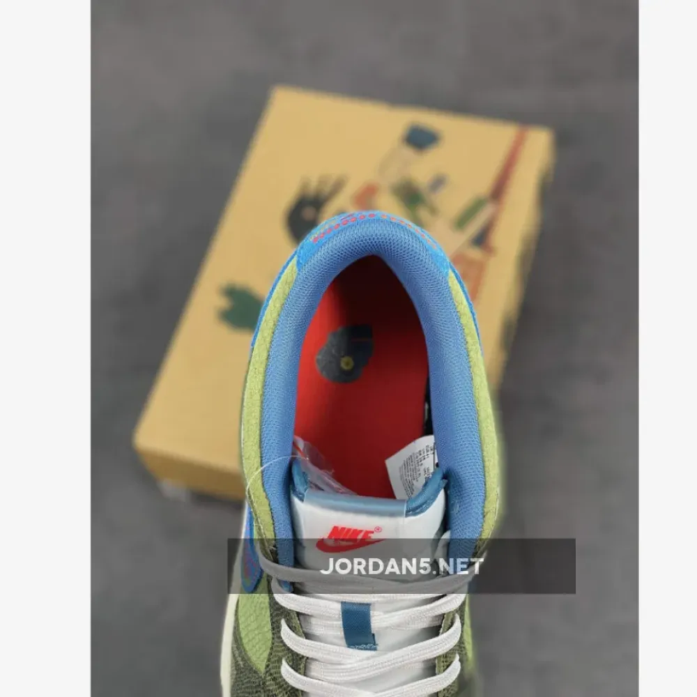 Nike Dunk Low “Siempre Familia”  DO2160-335