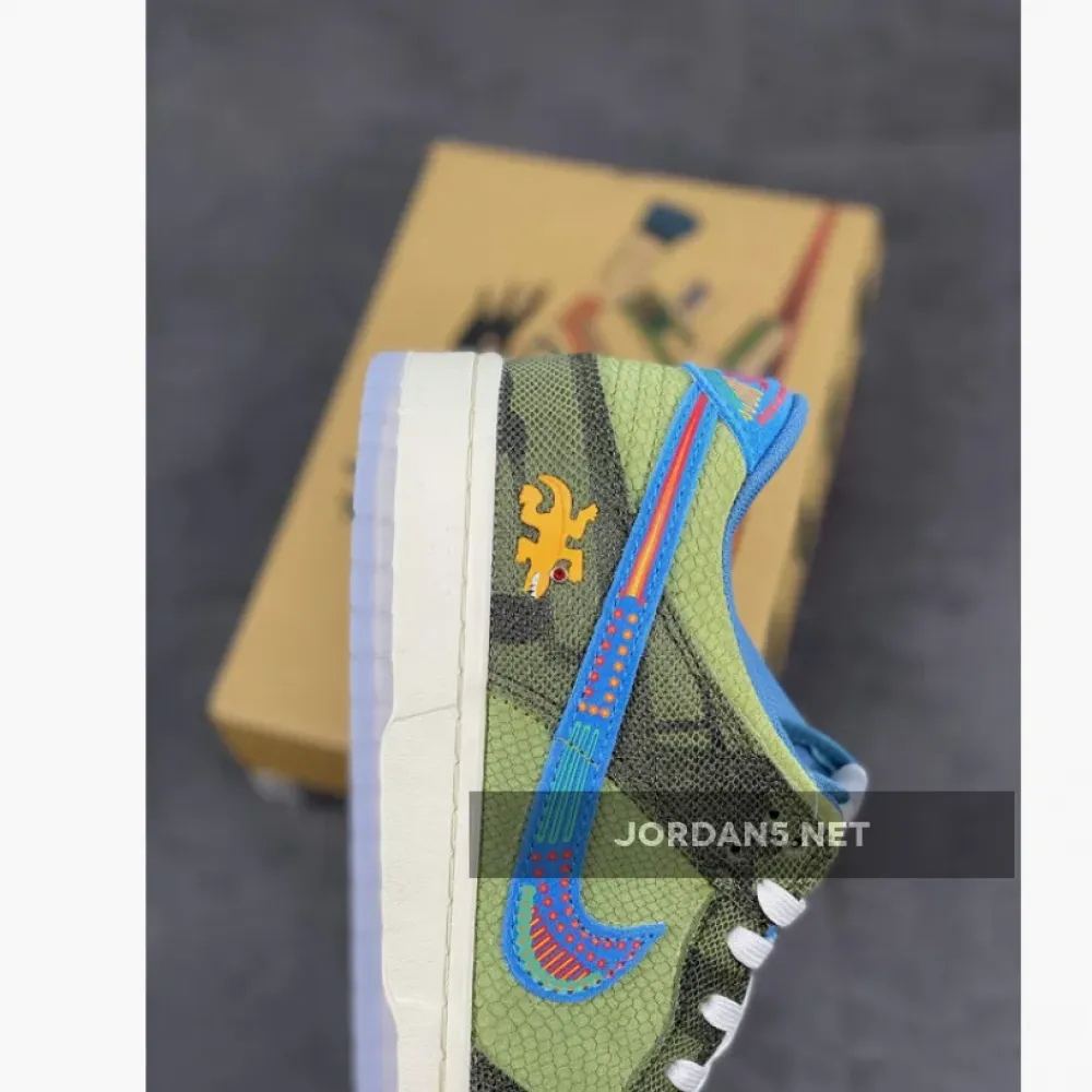 Nike Dunk Low “Siempre Familia”  DO2160-335