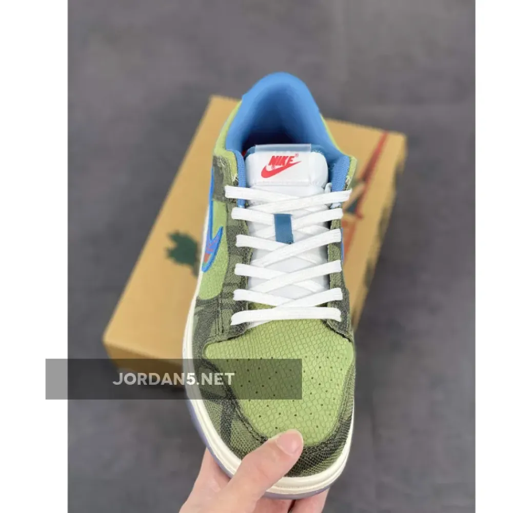 Nike Dunk Low “Siempre Familia”  DO2160-335