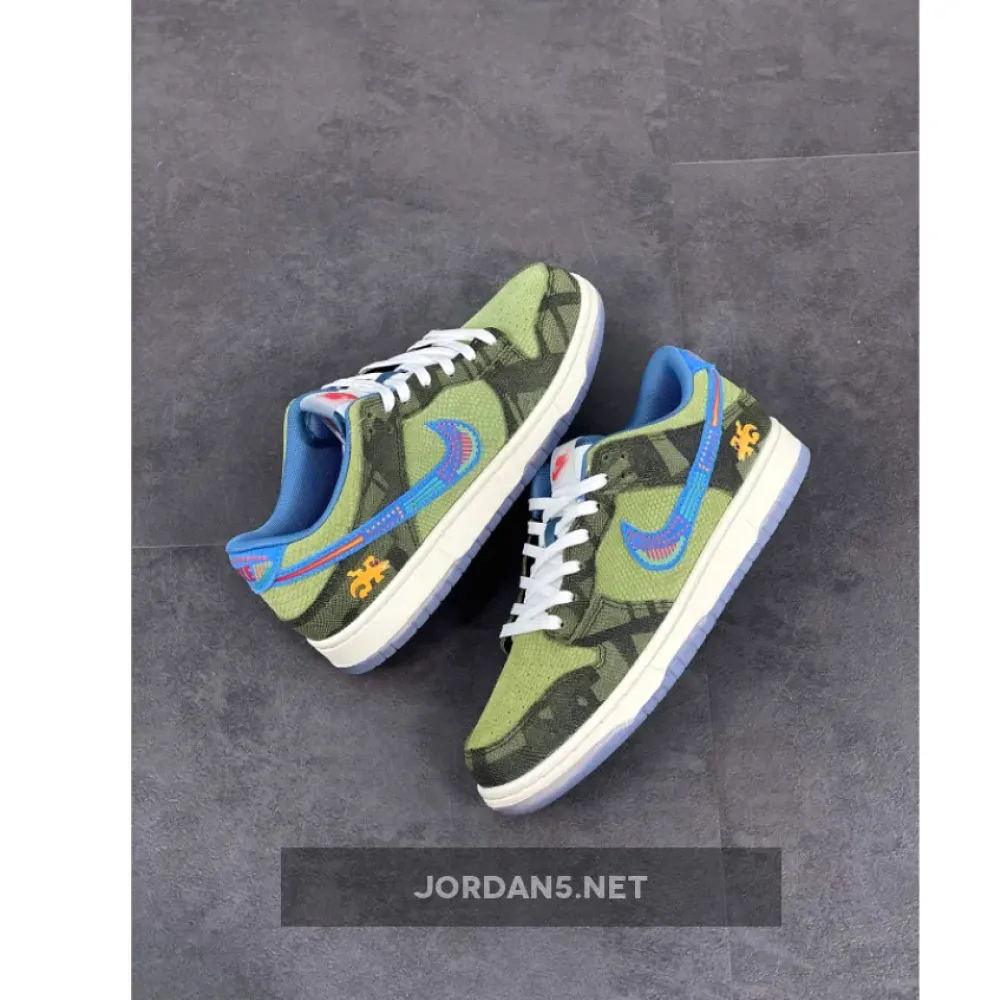 Nike Dunk Low “Siempre Familia”  DO2160-335