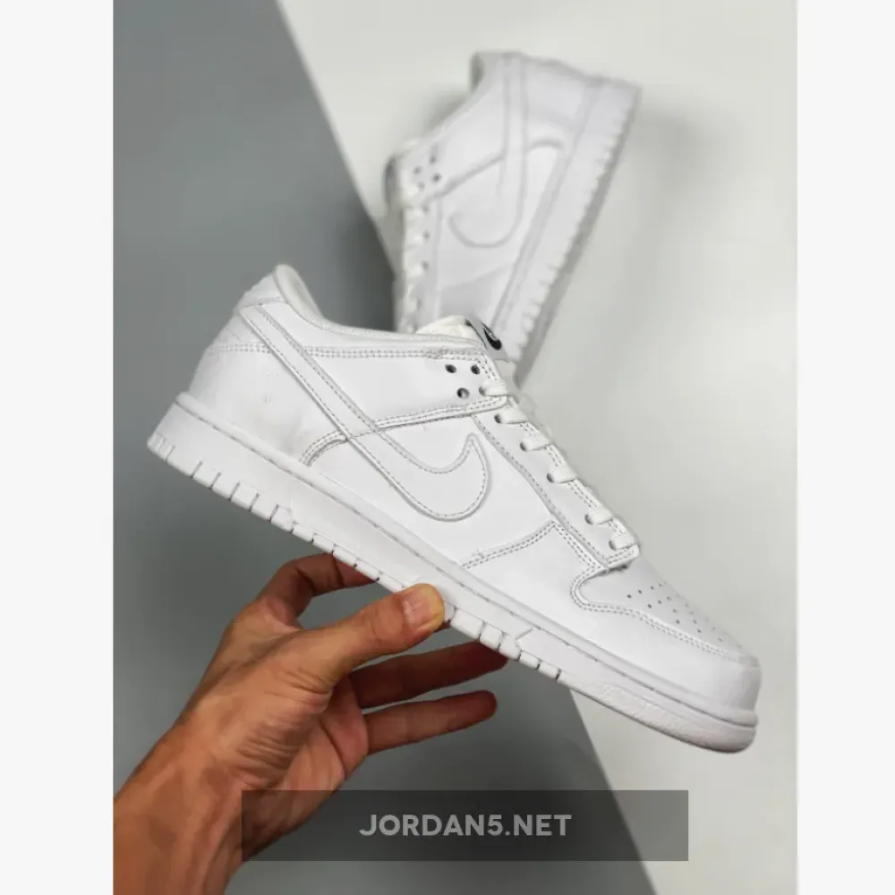 Nike Dunk Low “Triple White”  DD1503-109