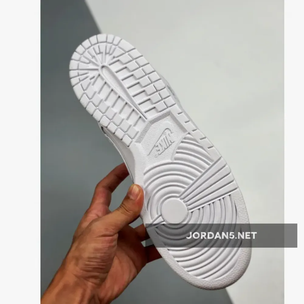 Nike Dunk Low “Triple White”  DD1503-109