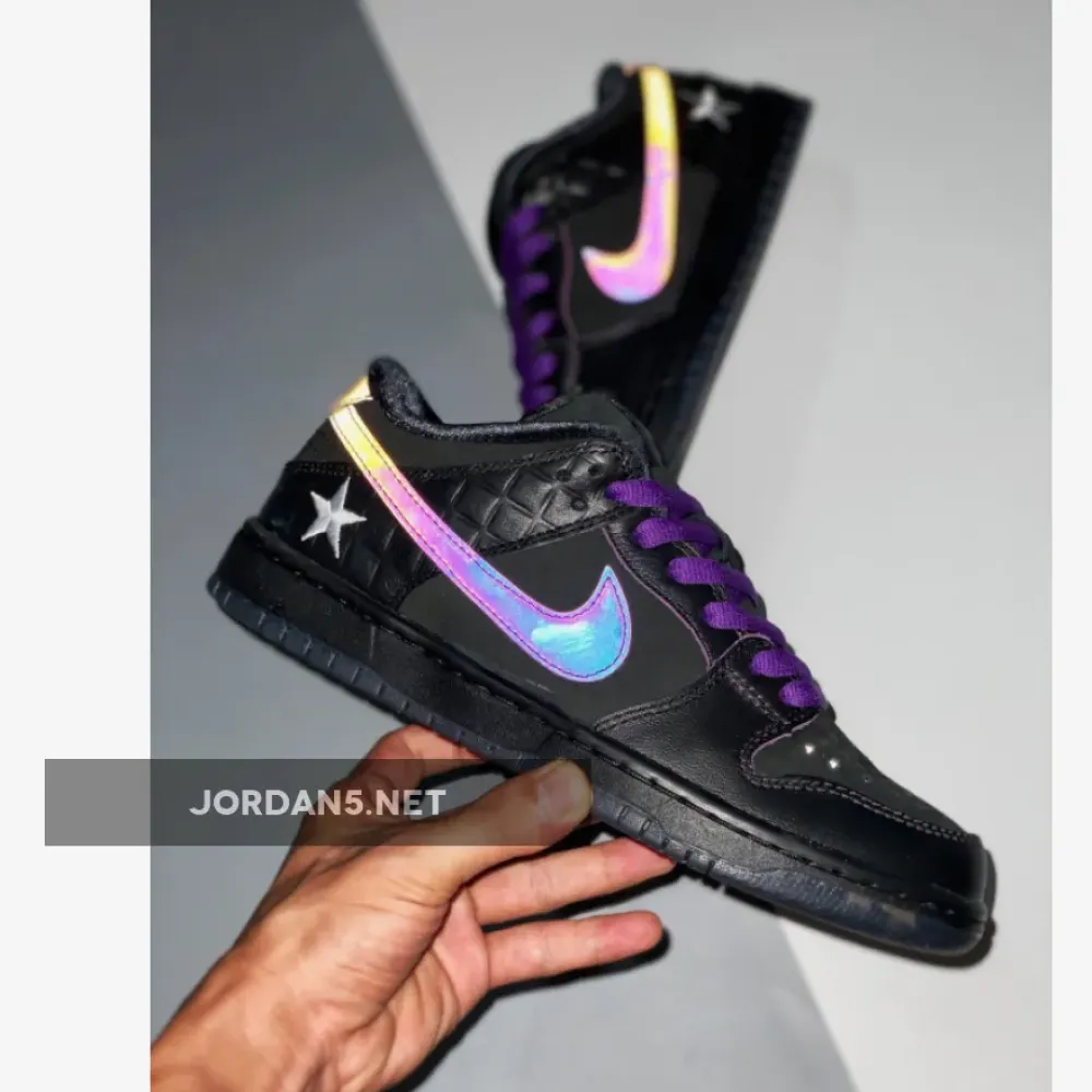 Familia x Nike SB Dunk Low ‘First Avenue’ Black/Voltage Purple-White DJ1159-001