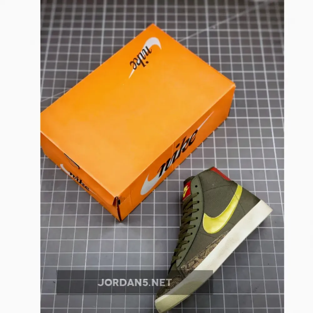 Nike Blazer Mid ’77 Olive/Lemon Venom/Fossil  CZ0462-200