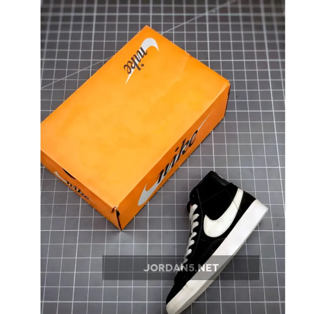 Nike SB Blazer Mid Black/Platinum Tint-Summit White AV9376-001