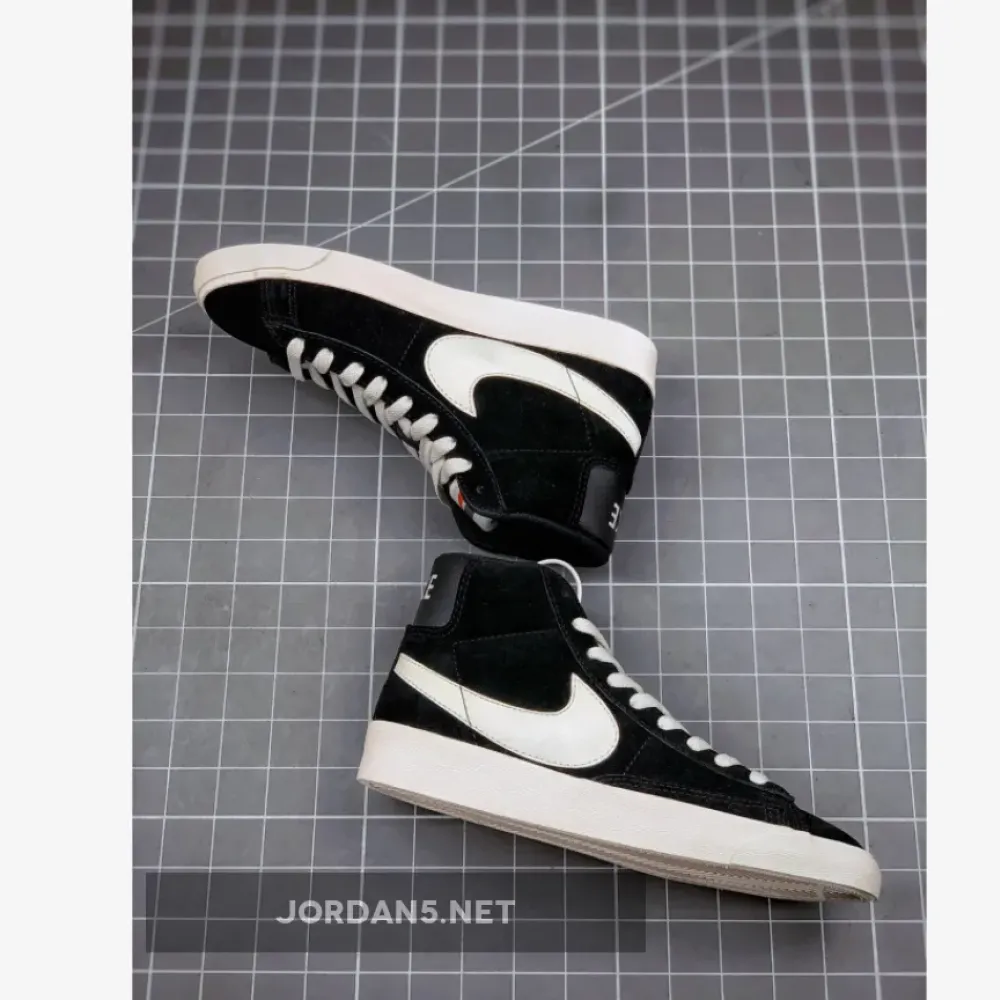Nike SB Blazer Mid Black/Platinum Tint-Summit White AV9376-001