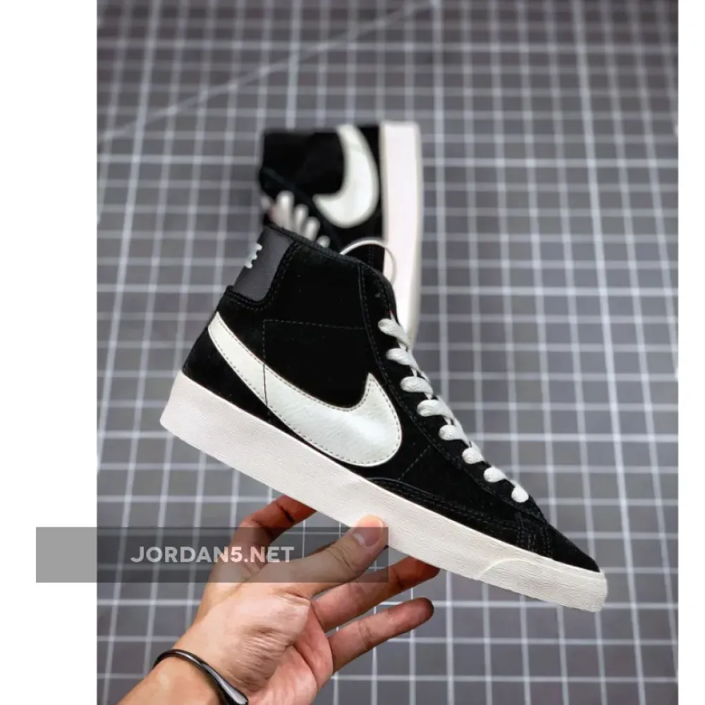 Nike SB Blazer Mid Black/Platinum Tint-Summit White AV9376-001