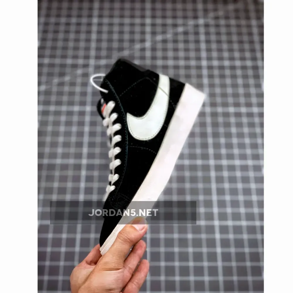 Nike SB Blazer Mid Black/Platinum Tint-Summit White AV9376-001