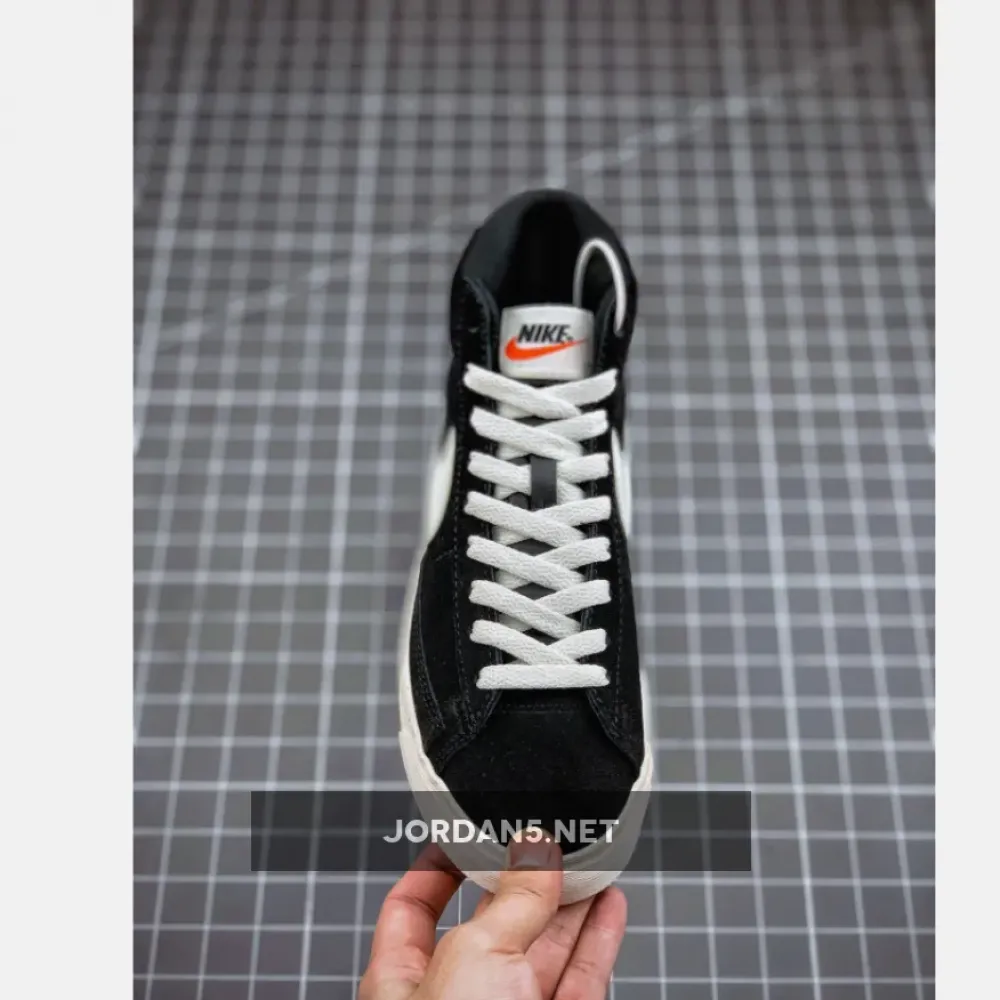 Nike SB Blazer Mid Black/Platinum Tint-Summit White AV9376-001