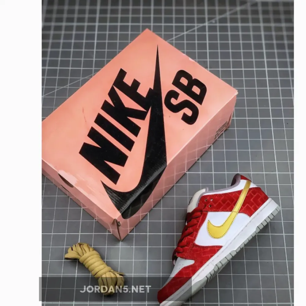 Nike Dunk Low Pro SB ‘Shanghai’ White/Metallic Gold-Redwood 304292-112
