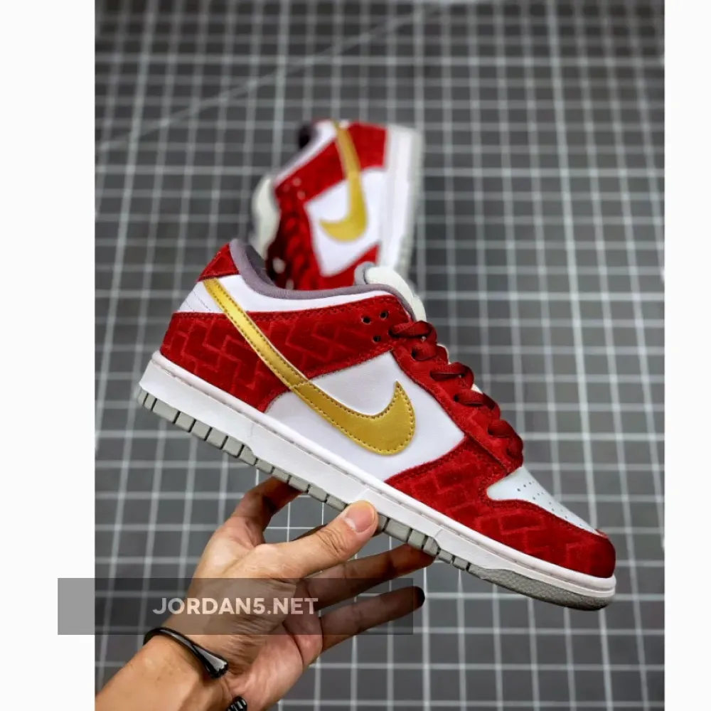 Nike Dunk Low Pro SB ‘Shanghai’ White/Metallic Gold-Redwood 304292-112