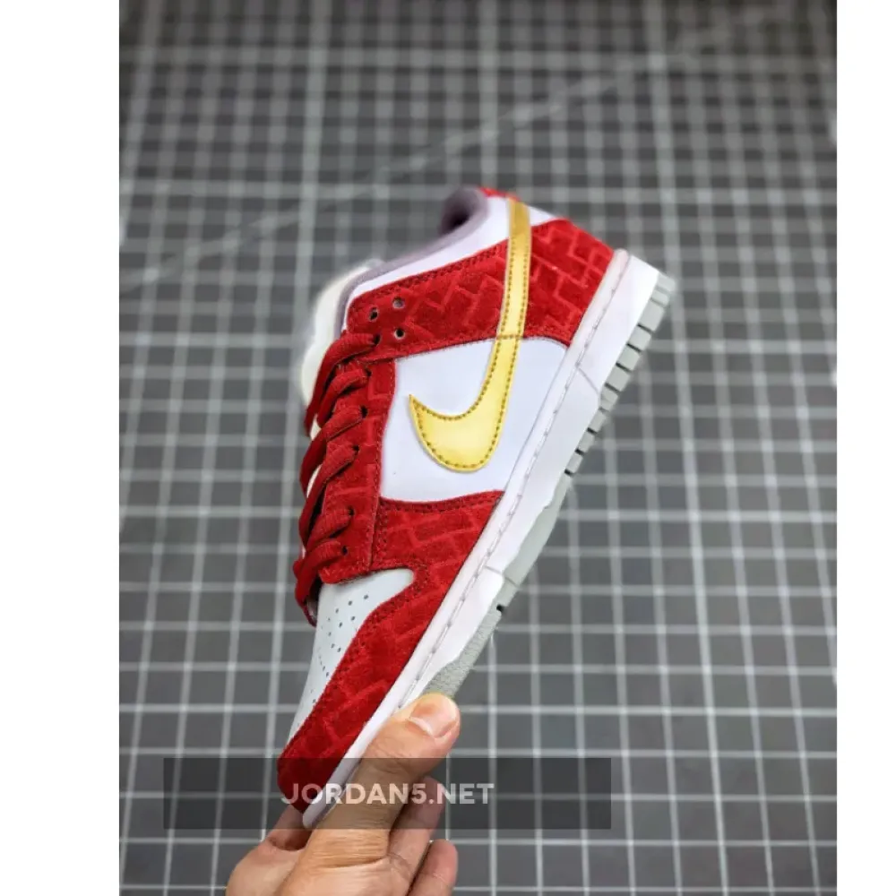 Nike Dunk Low Pro SB ‘Shanghai’ White/Metallic Gold-Redwood 304292-112