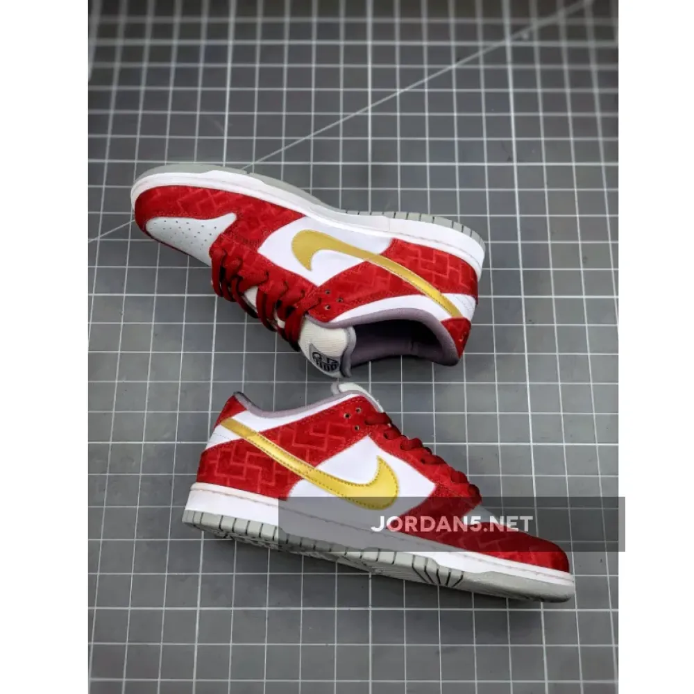 Nike Dunk Low Pro SB ‘Shanghai’ White/Metallic Gold-Redwood 304292-112