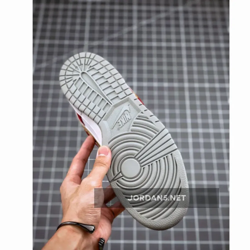 Nike Dunk Low Pro SB ‘Shanghai’ White/Metallic Gold-Redwood 304292-112