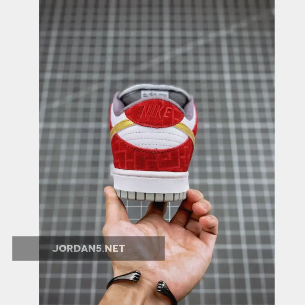 Nike Dunk Low Pro SB ‘Shanghai’ White/Metallic Gold-Redwood 304292-112