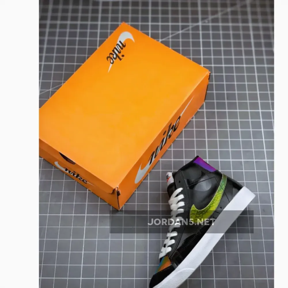 Nike Blazer Mid 77 Vintage Black Bright Cactus CZ8653-036