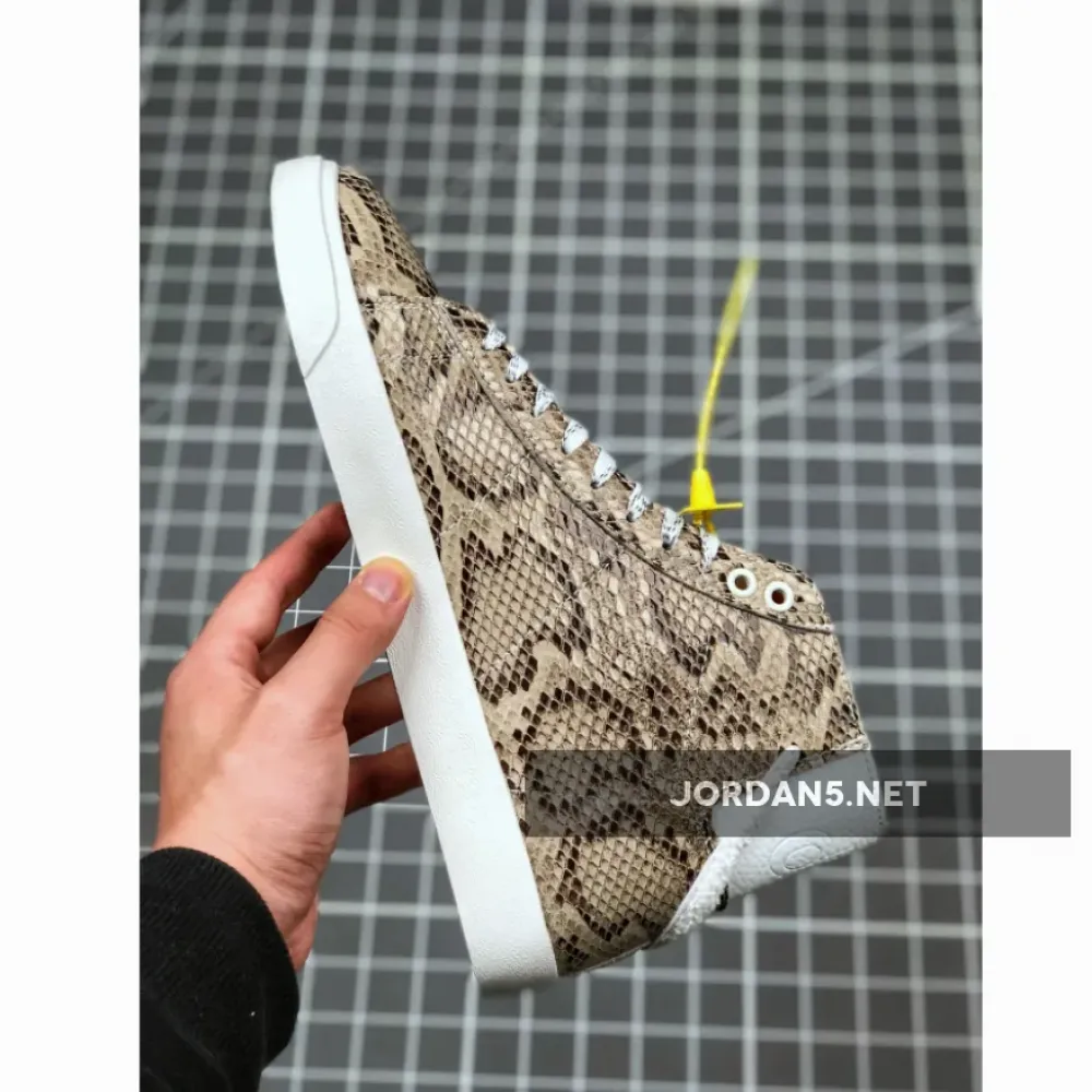 Soulland x Nike SB Blazer Mid FRI Day  CN4540-001