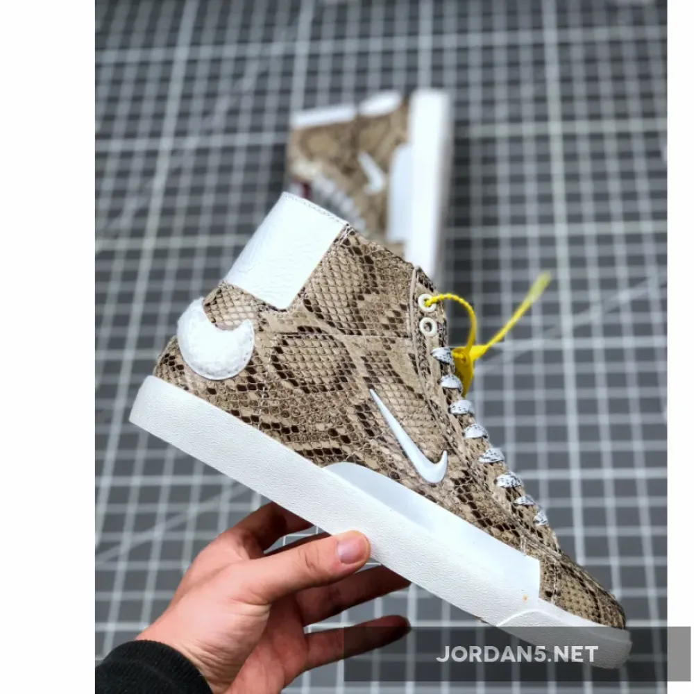 Soulland x Nike SB Blazer Mid FRI Day  CN4540-001