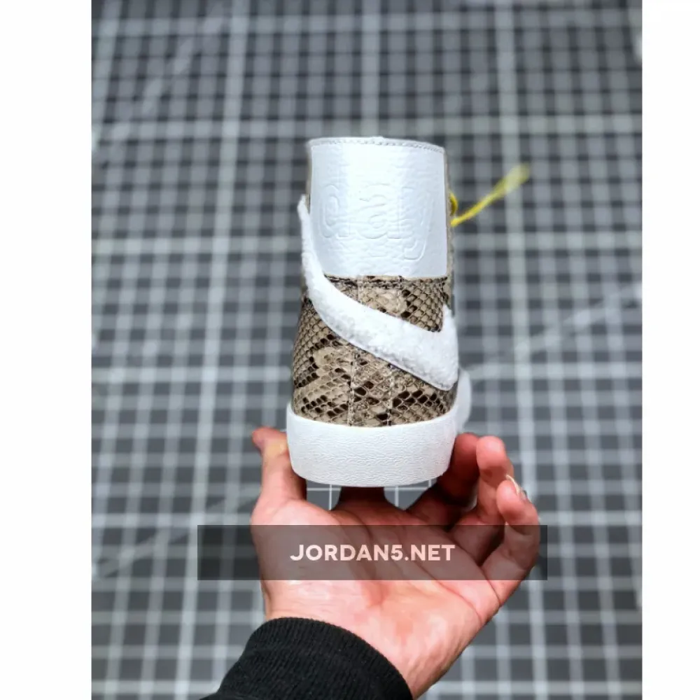 Soulland x Nike SB Blazer Mid FRI Day  CN4540-001