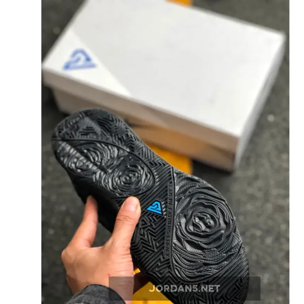 Nike Zoom Freak 1 “Black Iridescent”  BQ5422-004