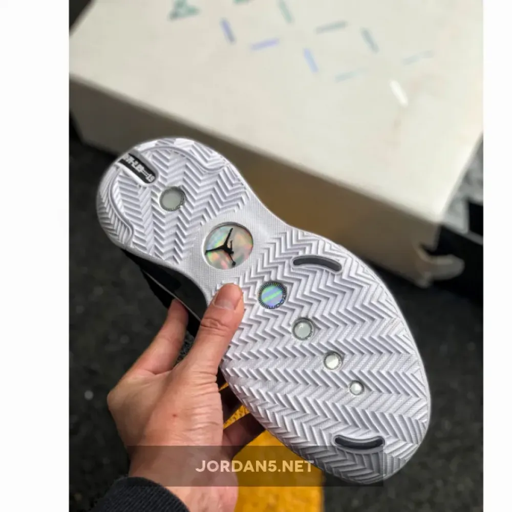 Air Jordan 34 Eclipse Black/White  AR3240-001