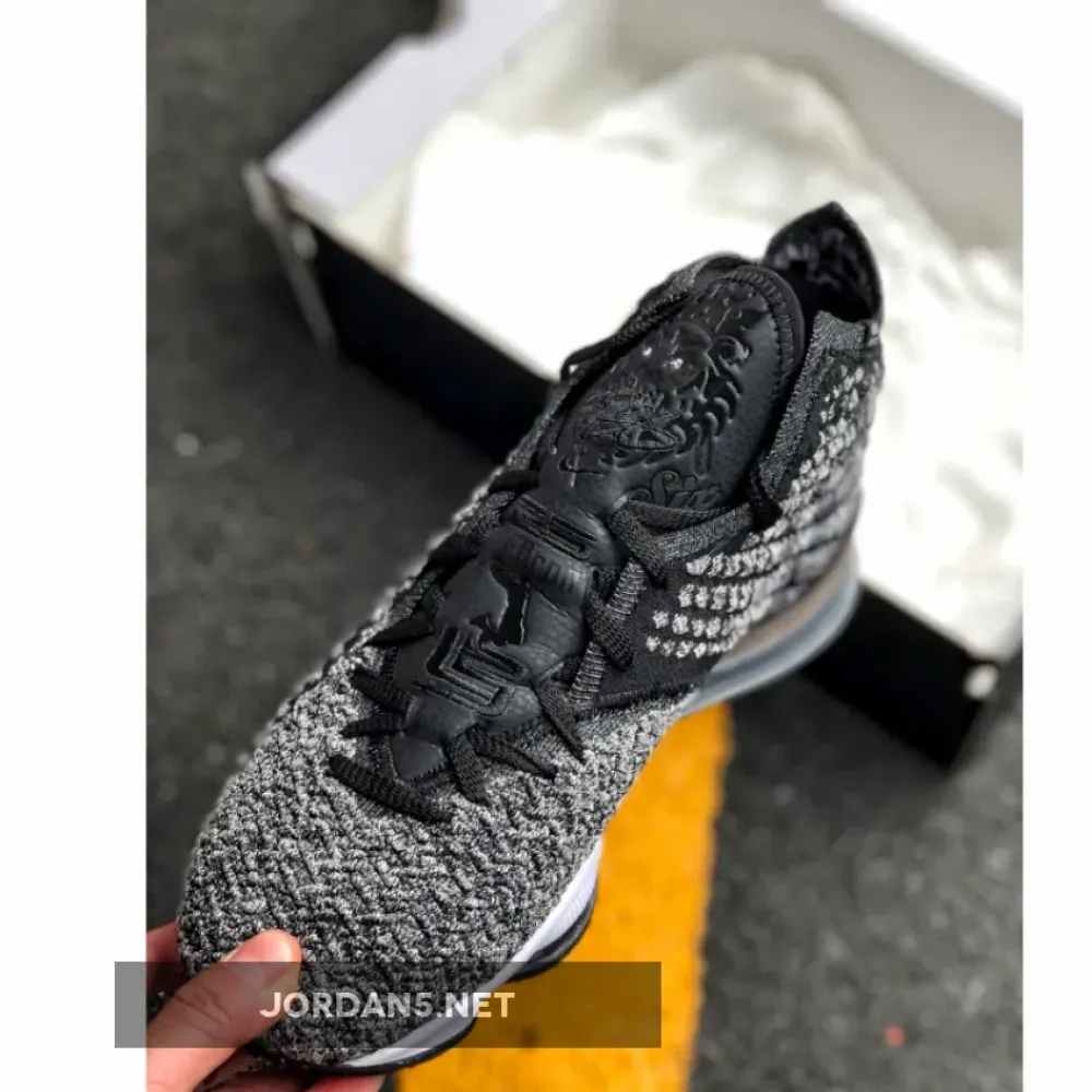 Nike LeBron 17 “Black/White”  BQ3177-002