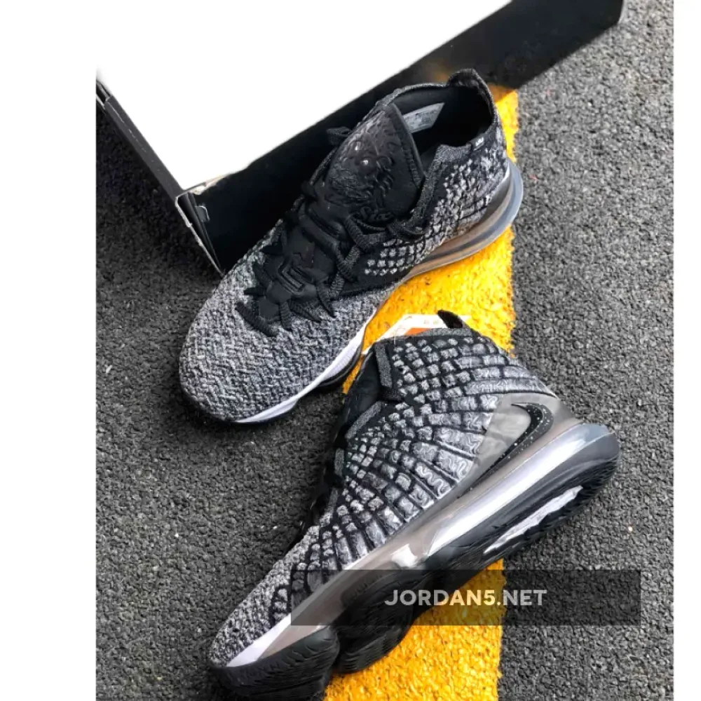 Nike LeBron 17 “Black/White”  BQ3177-002