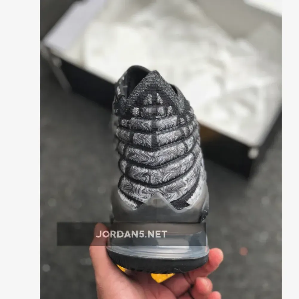 Nike LeBron 17 “Black/White”  BQ3177-002