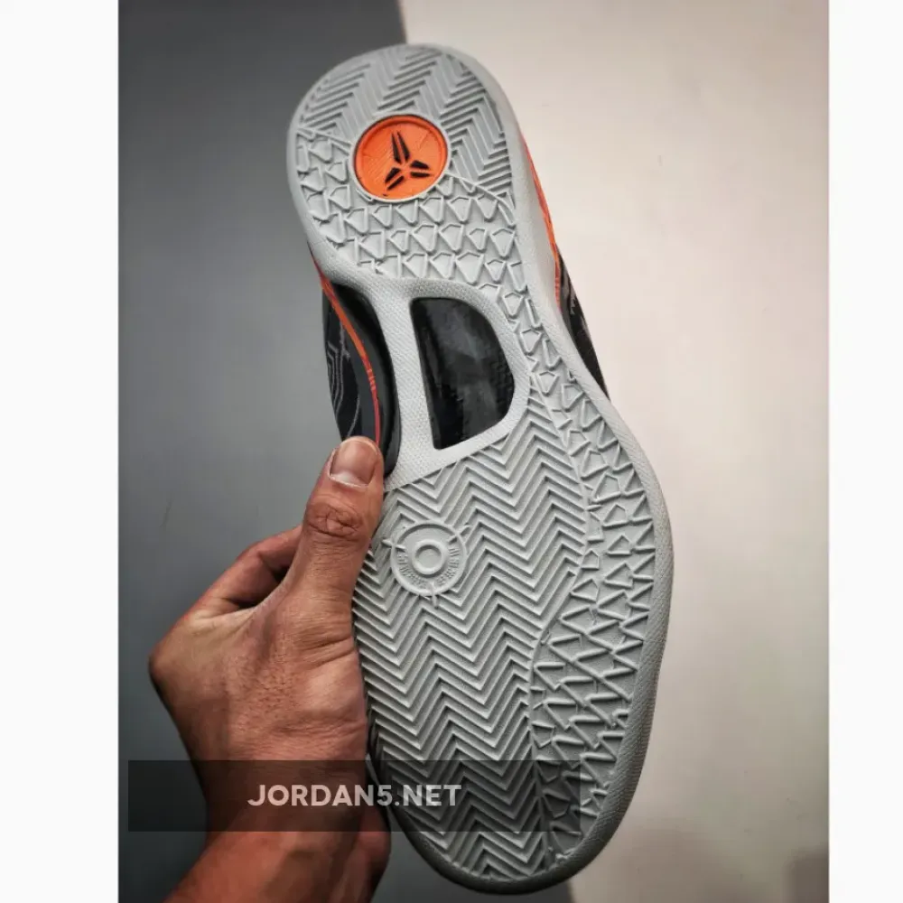 Nike Kobe 8 System ‘BHM’ Anthracite/Pure Platinum-Grey  583112-001