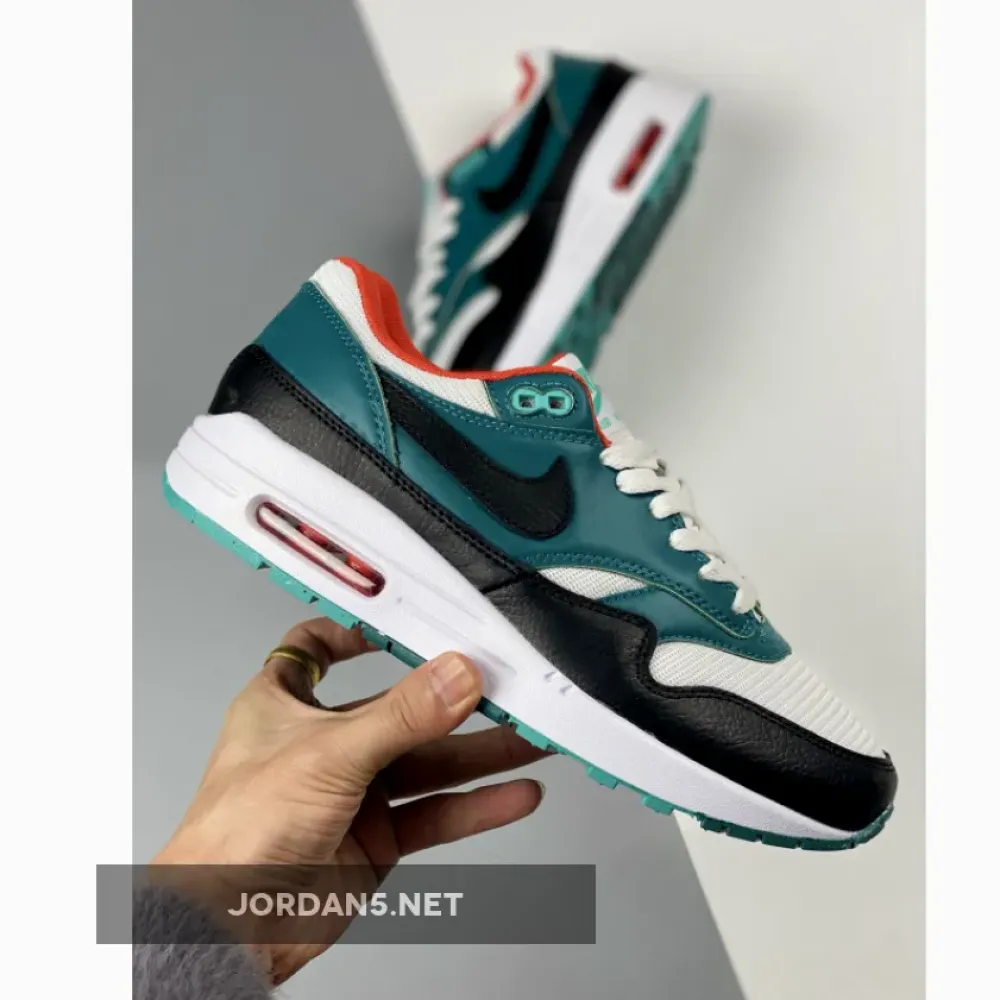 LeBron James x Nike Air Max 1 “Liverpool”  FB8914-100