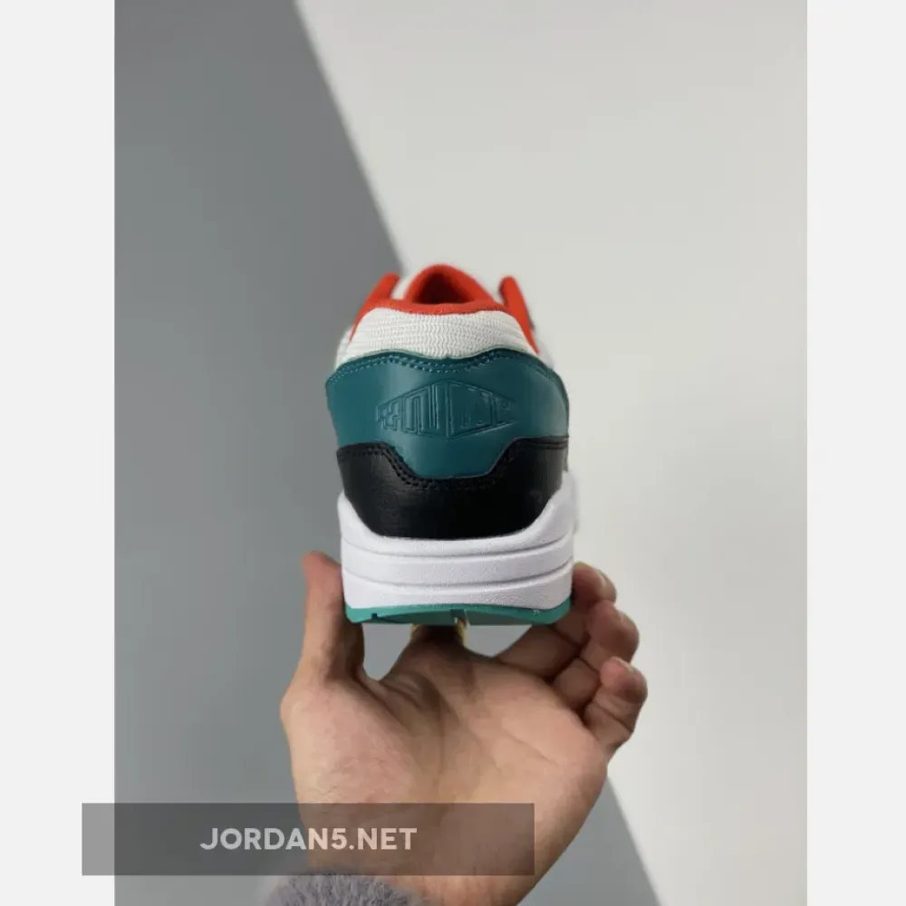 LeBron James x Nike Air Max 1 “Liverpool”  FB8914-100