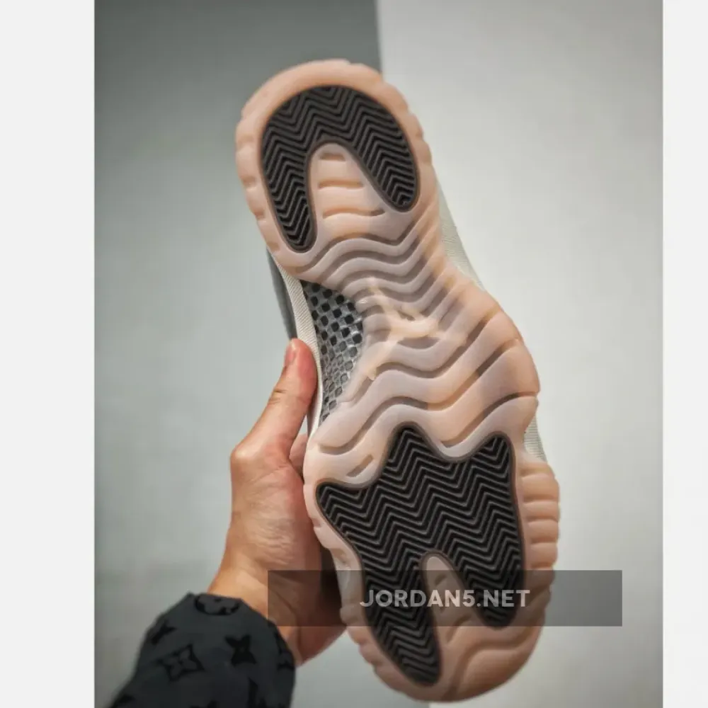 Air Jordan 11 Neapolitan Sail/Velvet Brown-Atmosphere  AR0715-101