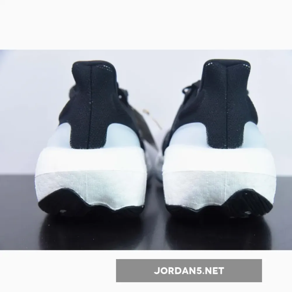 adidas Ultraboost Light Core Black/Cloud White  HQ6340