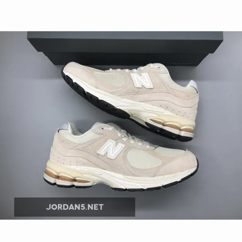 New Balance 2002R Calm Taupe Silver Metallic  M2002RCC