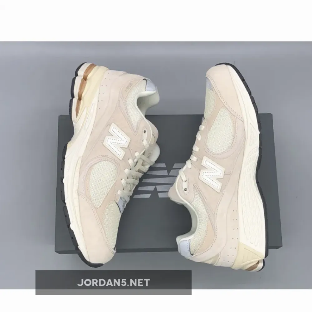 New Balance 2002R Calm Taupe Silver Metallic  M2002RCC