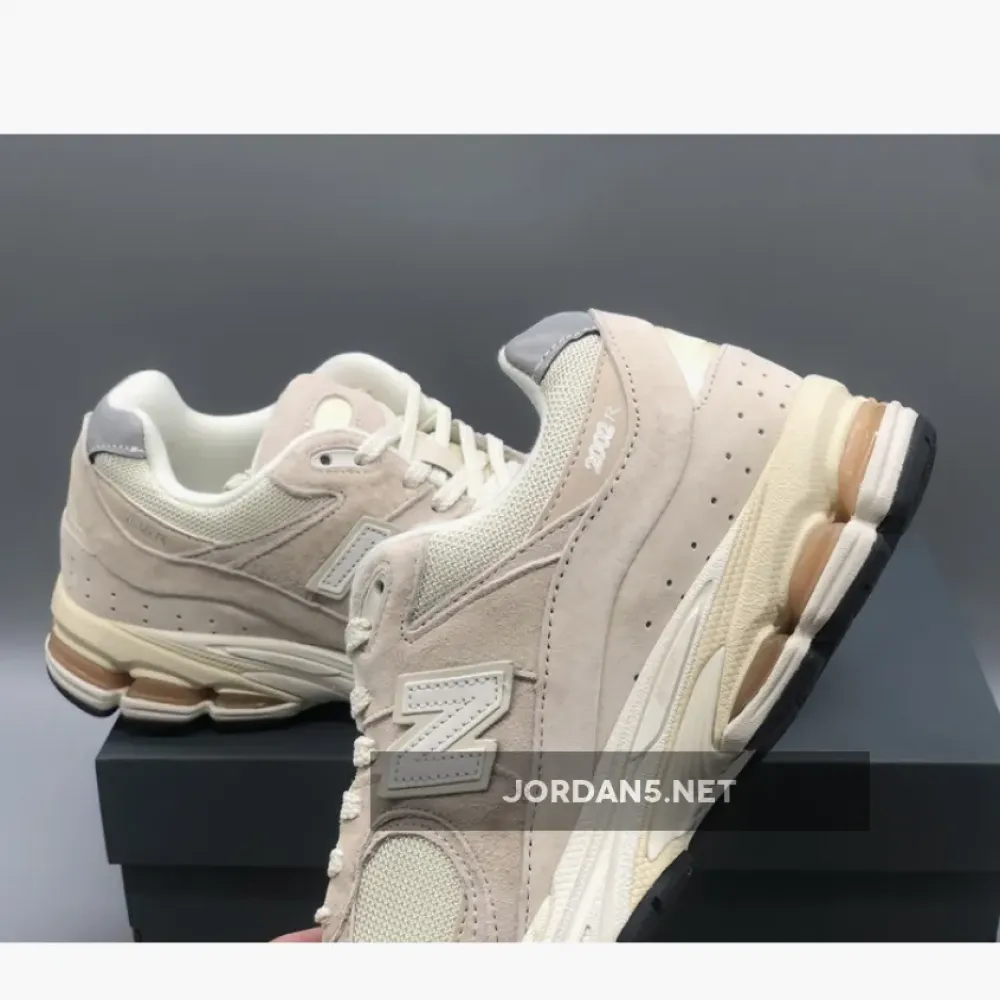 New Balance 2002R Calm Taupe Silver Metallic  M2002RCC