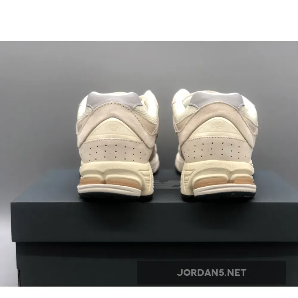 New Balance 2002R Calm Taupe Silver Metallic  M2002RCC