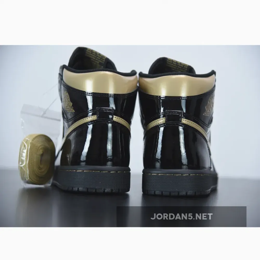 Air Jordan 1 High OG ‘Black Metallic Gold’ 555088-032