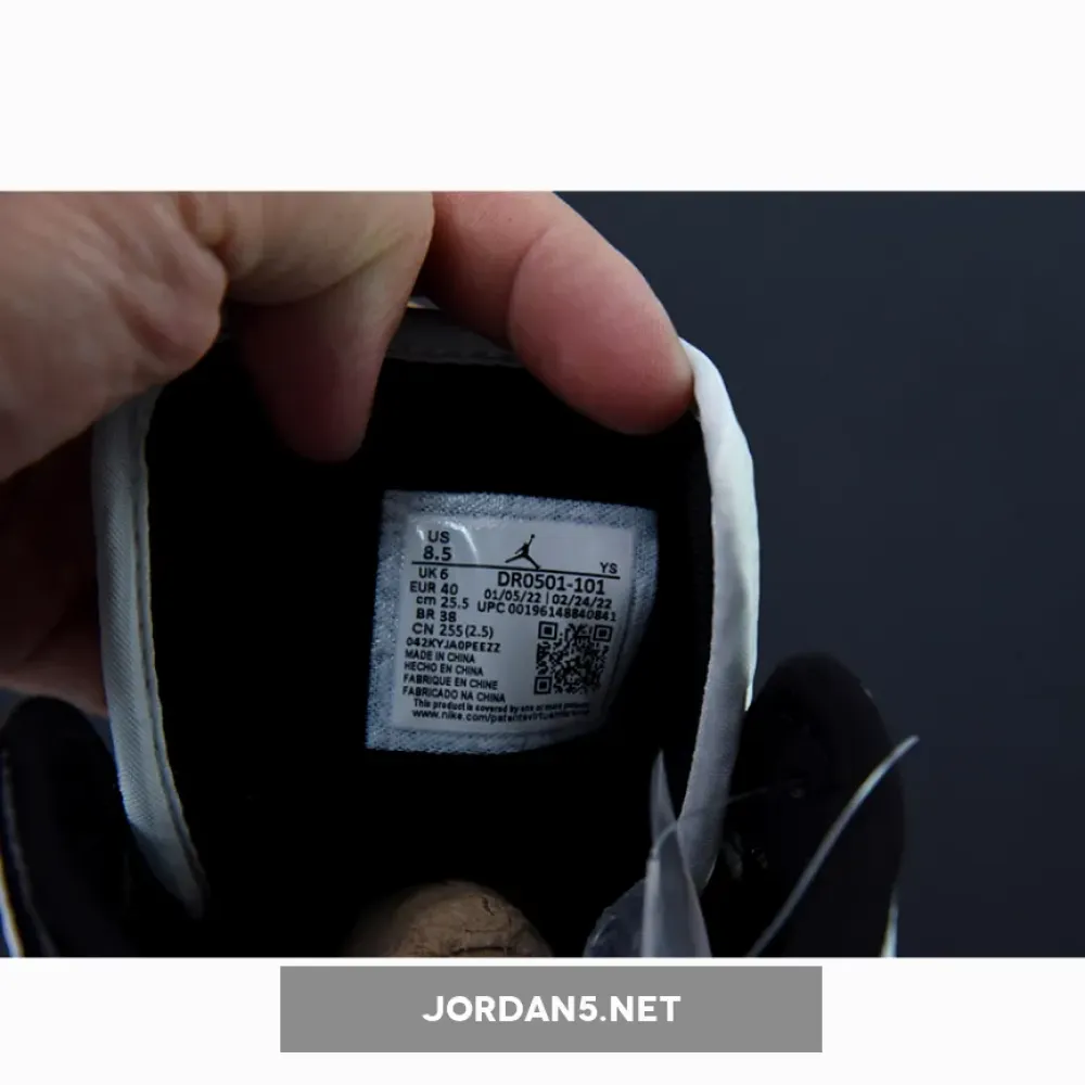 Air Jordan 1 Mid “Split” White/Black  DR0501-101