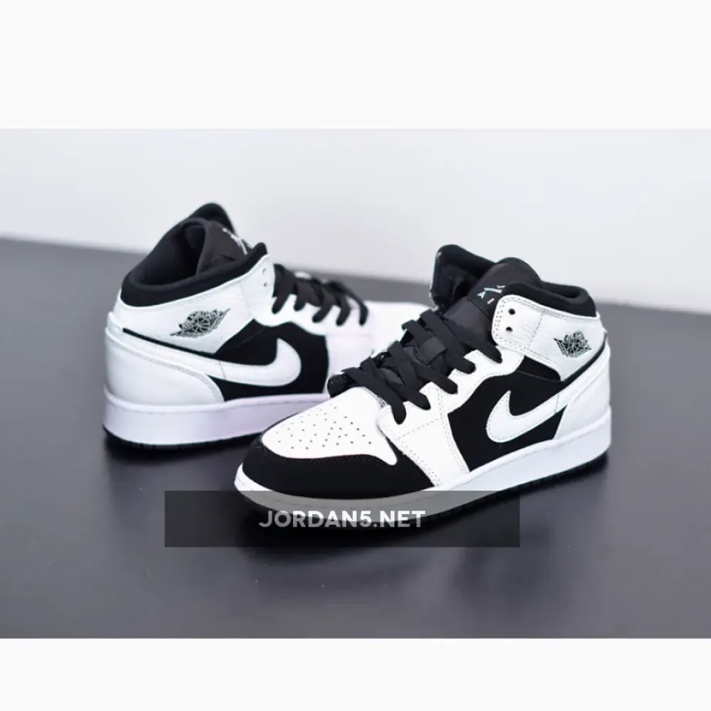Air Jordan 1 Mid White Black  554725-113