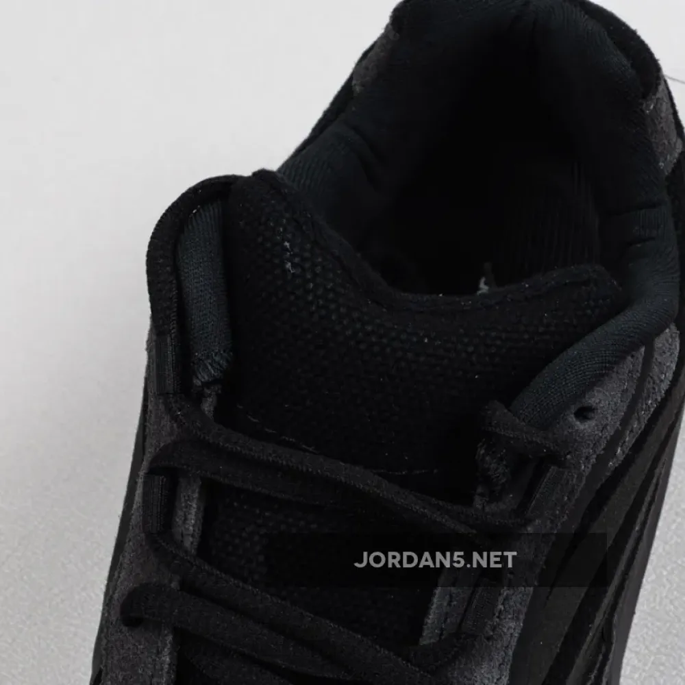 adidas Yeezy Boost 700 V2 “Vanta”  FU6684