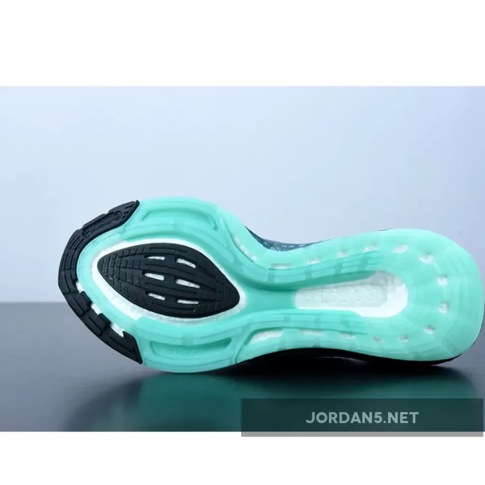 adidas Ultra Boost 22 Core Black/Mint Rush  GX5564