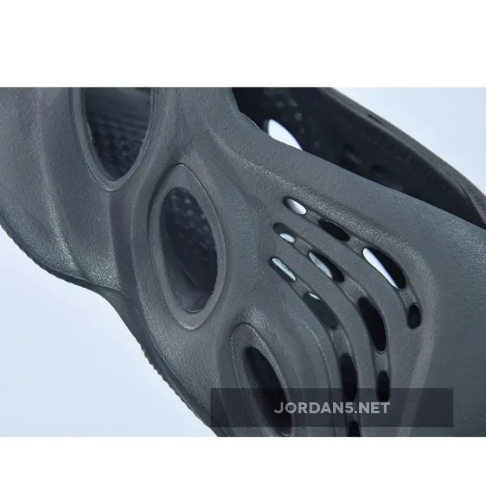 adidas Yeezy Foam Runner “Onyx”  HP8739