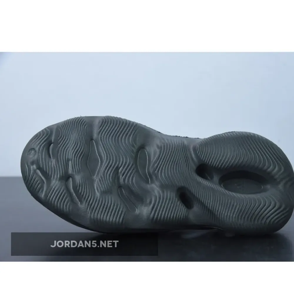 adidas Yeezy Foam Runner “Onyx”  HP8739