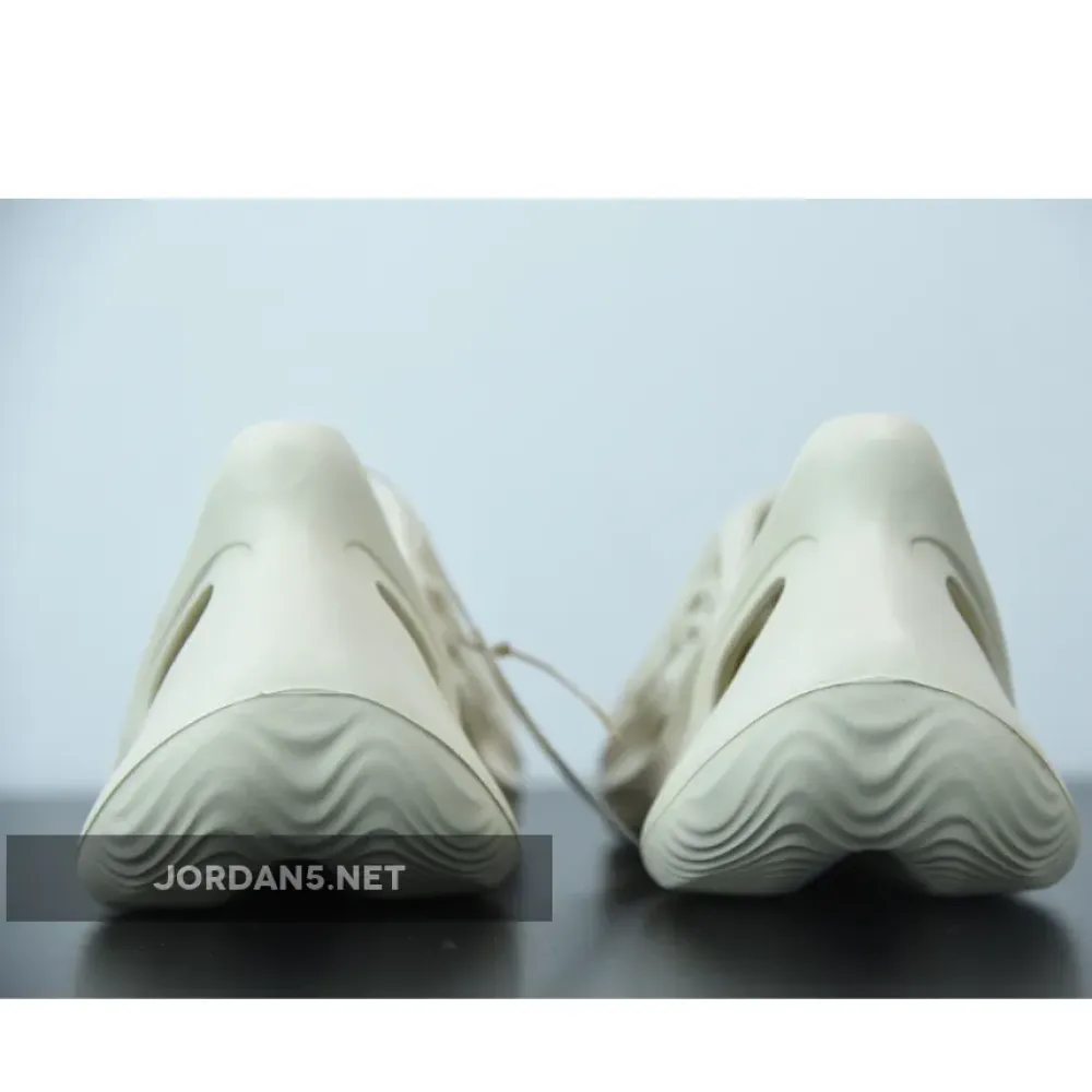 adidas Yeezy Foam Runner “Sand”  FY4567