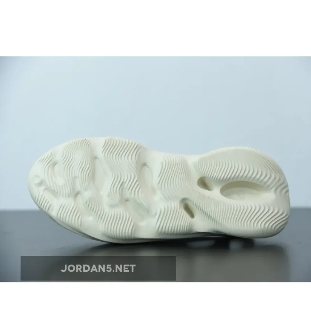 adidas Yeezy Foam Runner “Sand”  FY4567