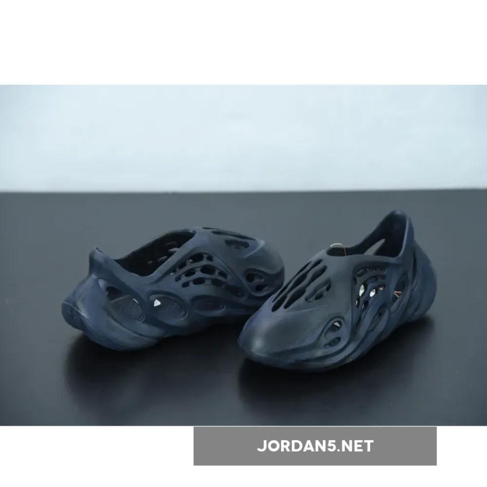 adidas Yeezy Foam Runner “Mineral Blue”  GV7903